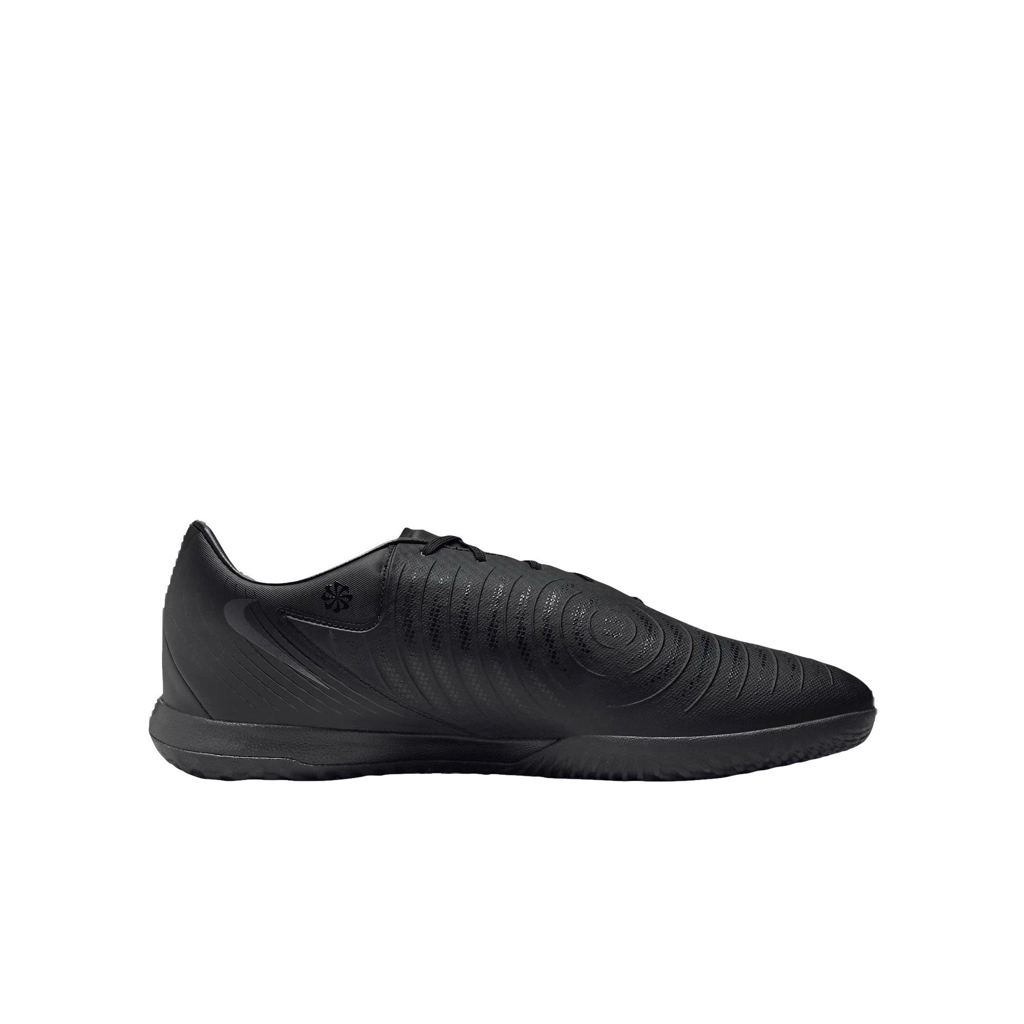 Indoor soccer shoes hibbett on sale sports